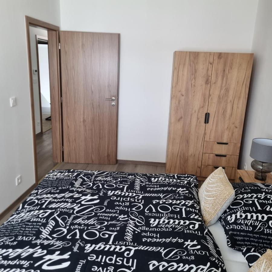 Cerna Ruze- Apartman 5 Пилзен Екстериор снимка