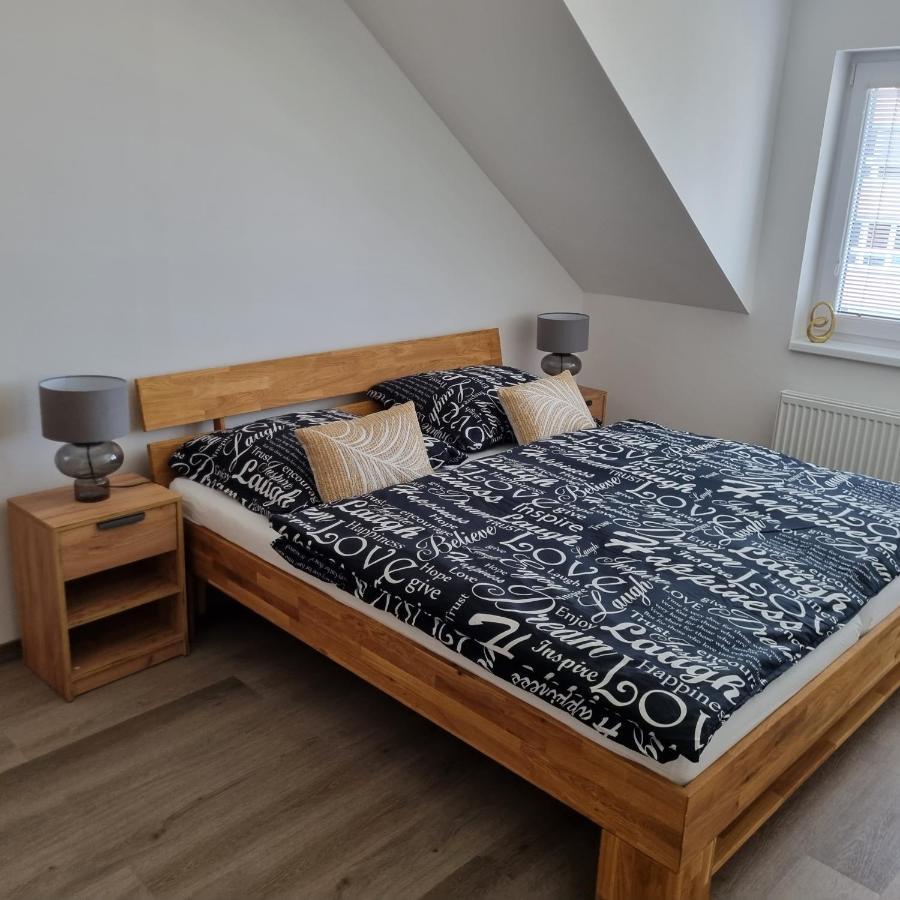 Cerna Ruze- Apartman 5 Пилзен Екстериор снимка