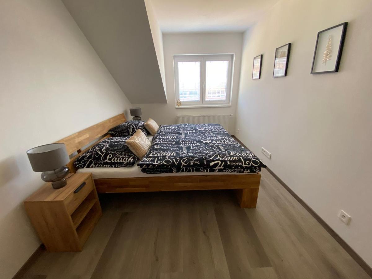 Cerna Ruze- Apartman 5 Пилзен Екстериор снимка