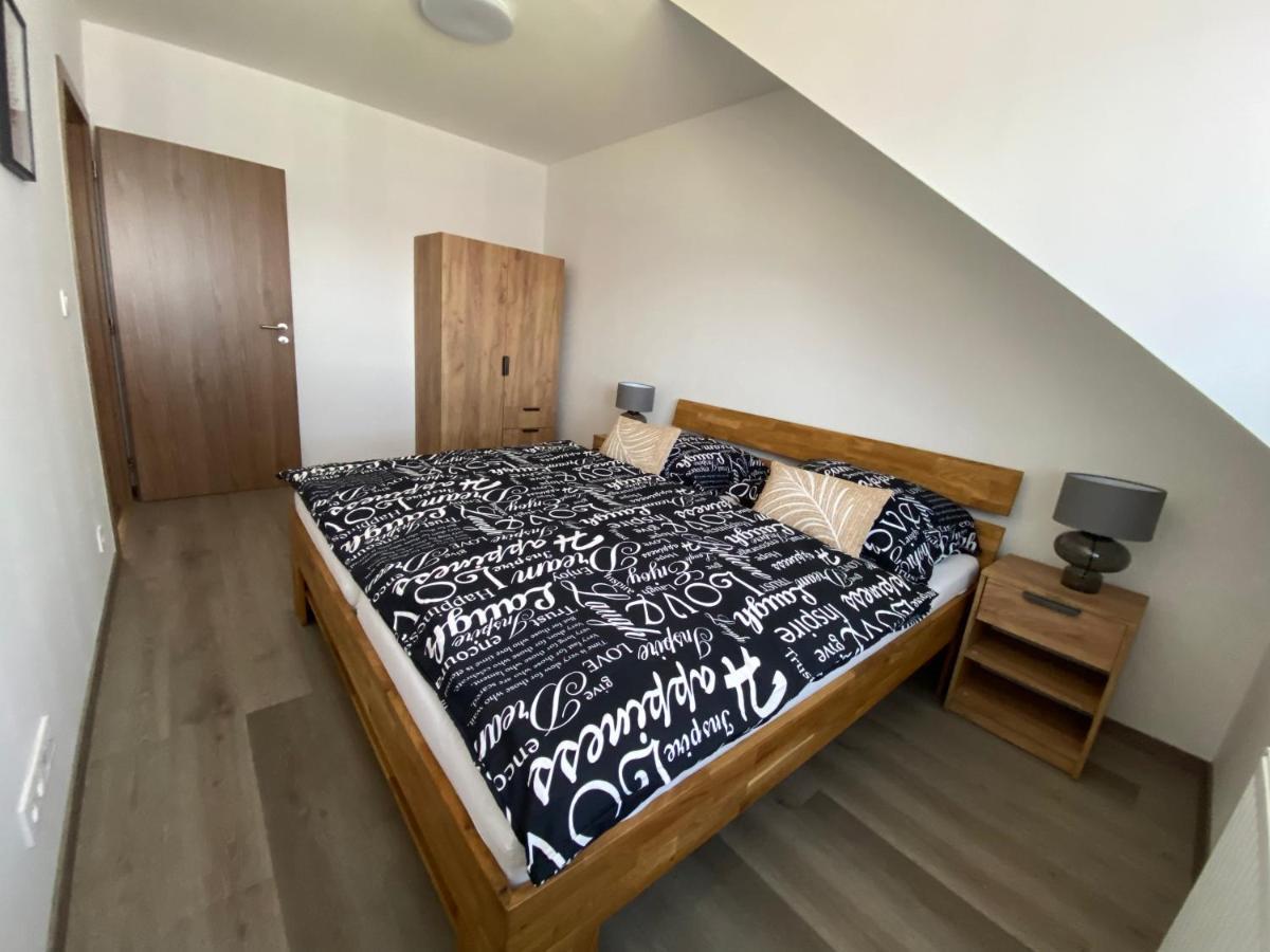 Cerna Ruze- Apartman 5 Пилзен Екстериор снимка